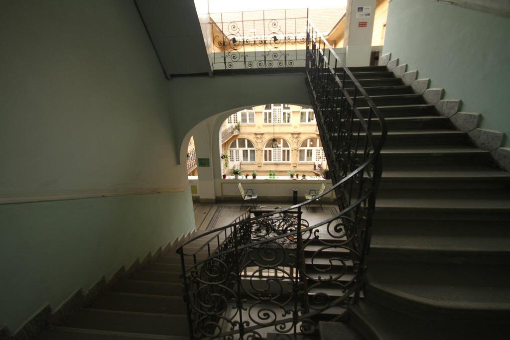 2Night Hostel Budapest Exterior photo