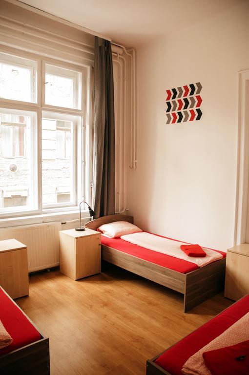 2Night Hostel Budapest Exterior photo