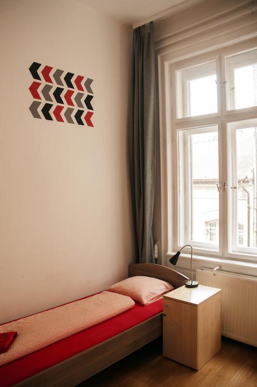2Night Hostel Budapest Exterior photo