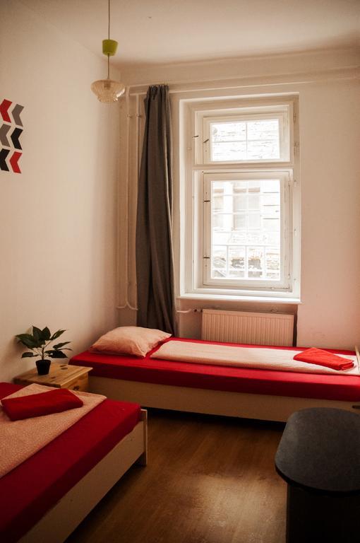2Night Hostel Budapest Exterior photo