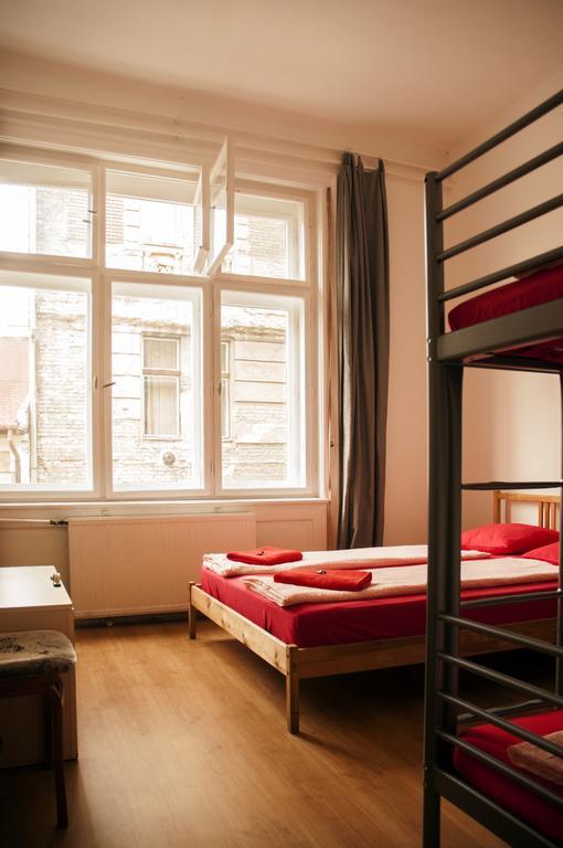 2Night Hostel Budapest Exterior photo